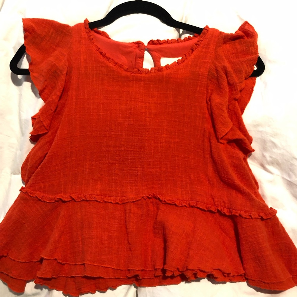 Very cuuute red top with flowy sleeves from Anthro